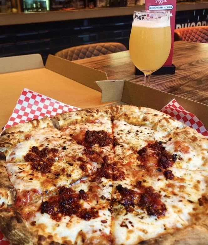Willy Woods Pizza